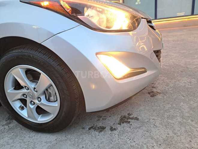 Hyundai Elantra-10