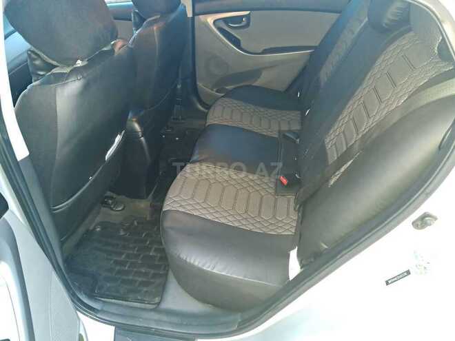 Hyundai Elantra-14