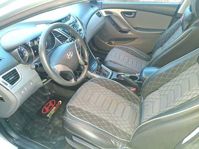 Hyundai Elantra-17