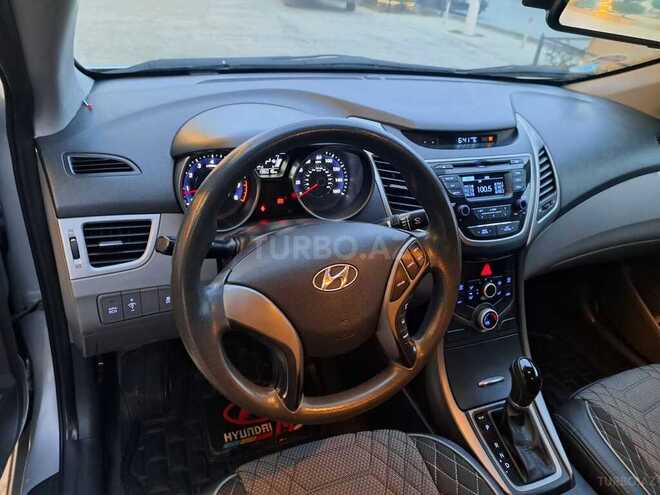 Hyundai Elantra-16