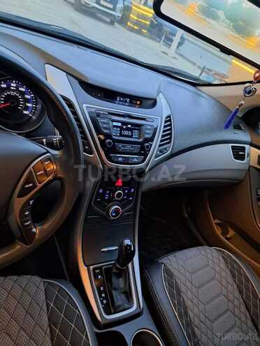Hyundai Elantra-15