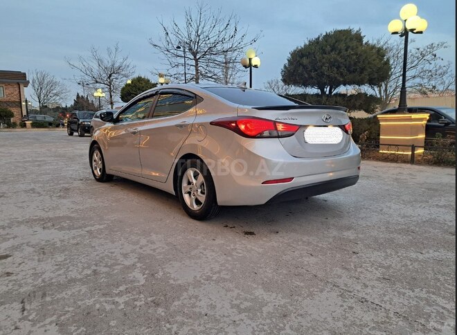 Hyundai Elantra-8