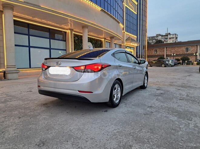 Hyundai Elantra-6