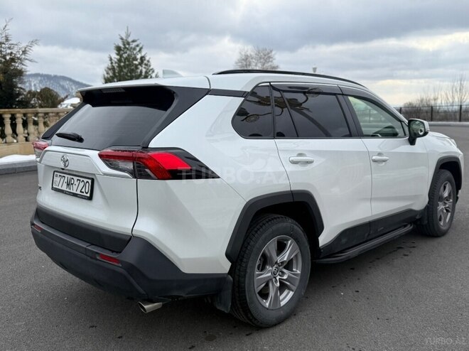 Toyota RAV4-8