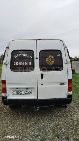 Ford Transit-3