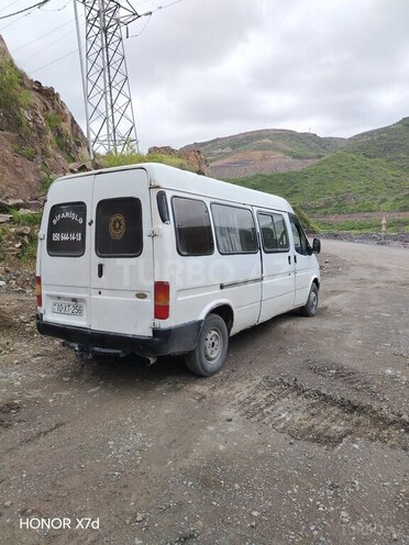Ford Transit-4