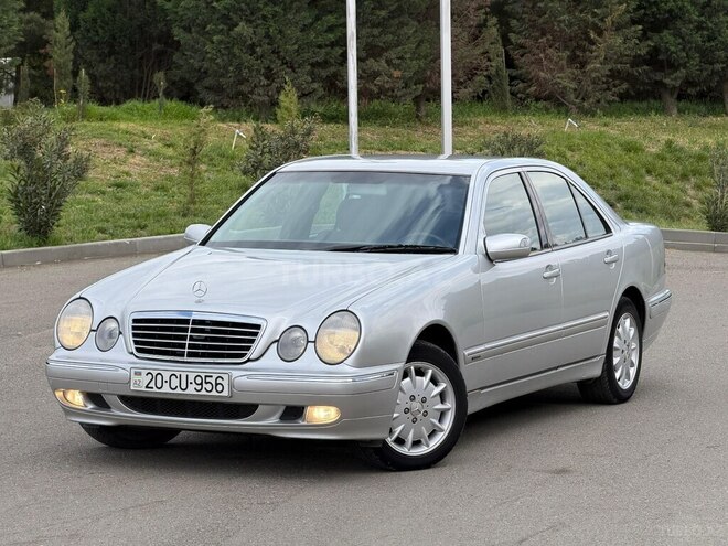 Mercedes E 240-1