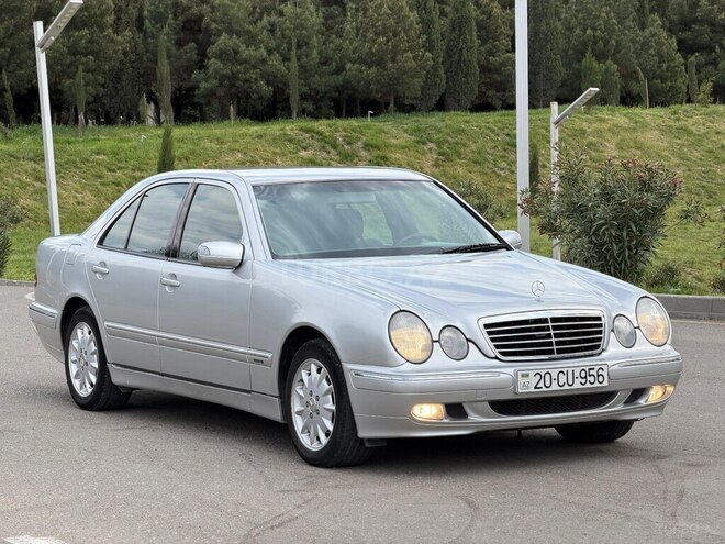 Mercedes E 240-4