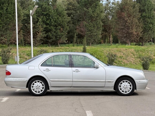 Mercedes E 240-6
