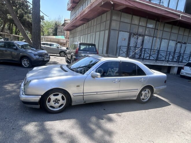 Mercedes E 300-4