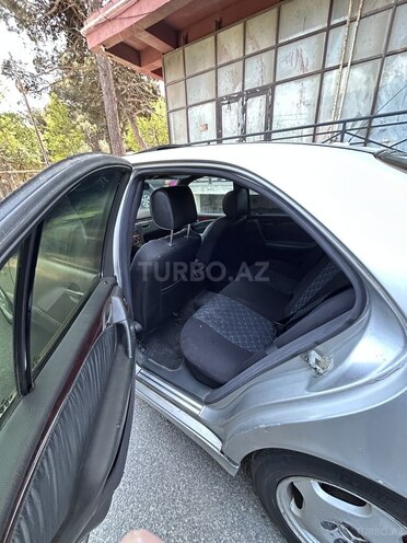 Mercedes E 300-3