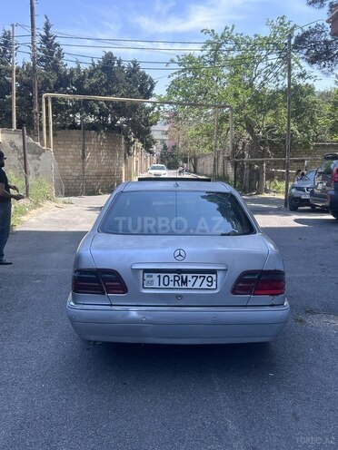 Mercedes E 300-2