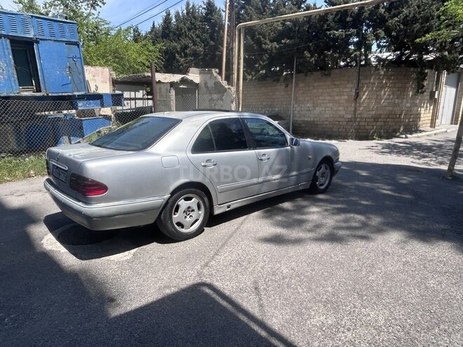 Mercedes E 300-9