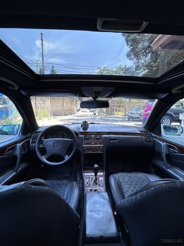 Mercedes E 300-6