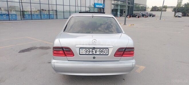 Mercedes E 200-17