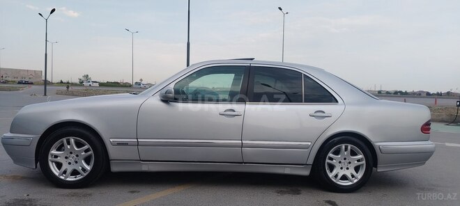 Mercedes E 200-13