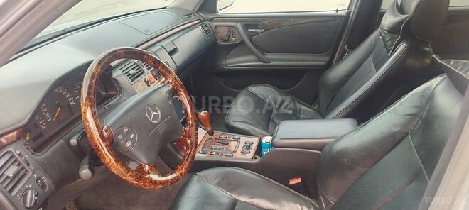 Mercedes E 200-20