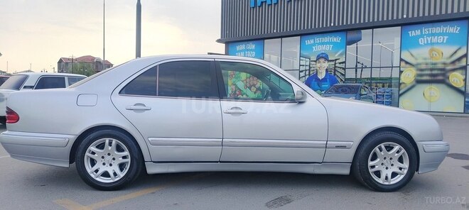 Mercedes E 200-8