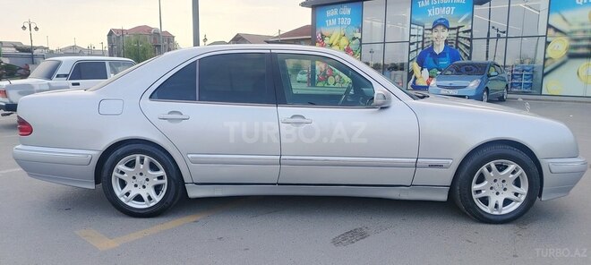 Mercedes E 200-10
