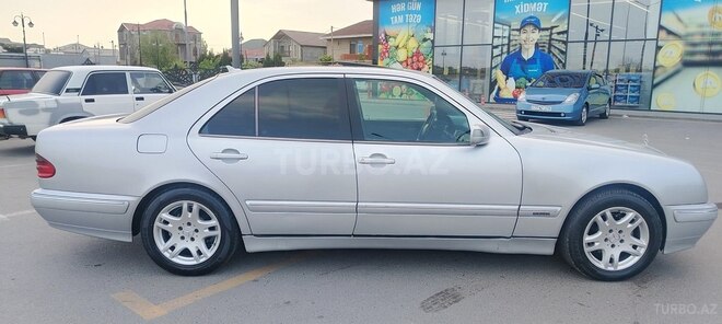 Mercedes E 200-7