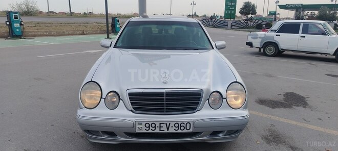 Mercedes E 200-1