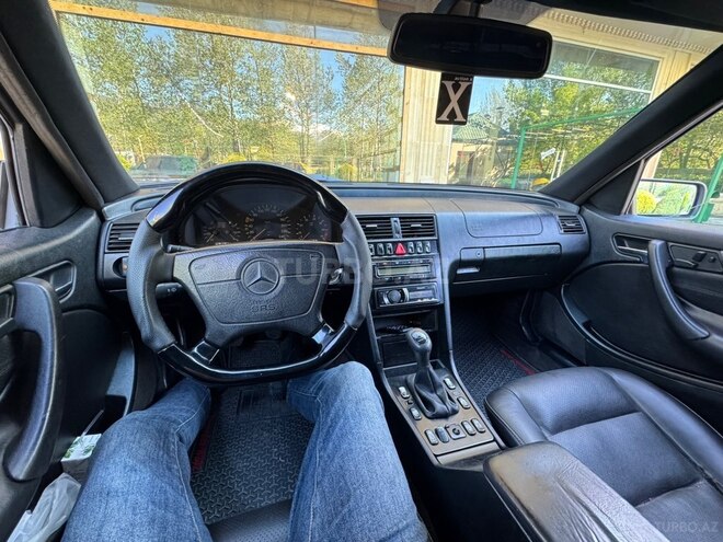Mercedes C 200-11