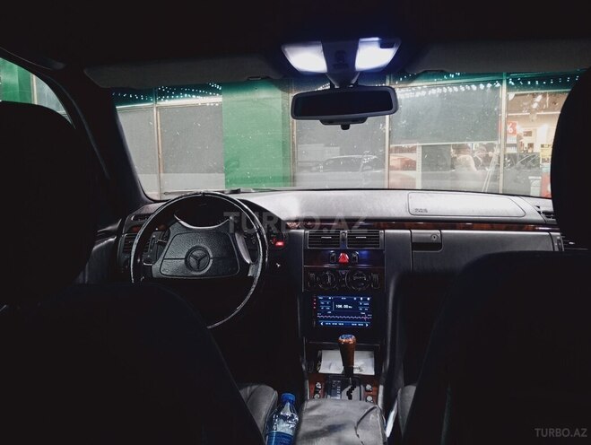 Mercedes E 200-2