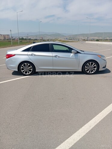 Hyundai Sonata-16
