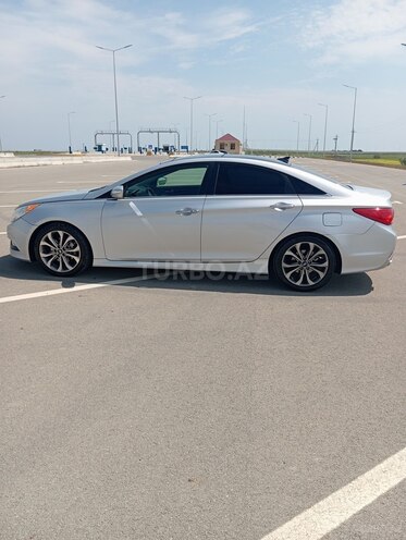 Hyundai Sonata-12