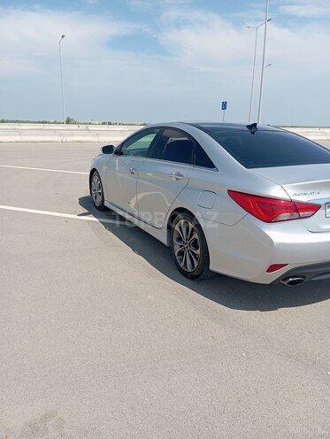 Hyundai Sonata-13