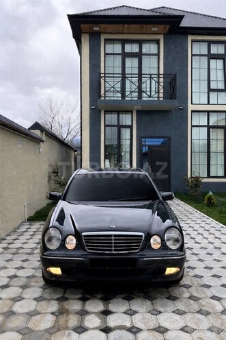 Mercedes E 240-1