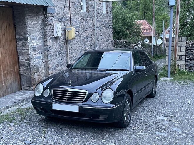 Mercedes E 240-4