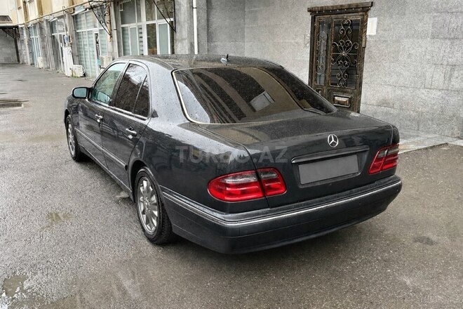 Mercedes E 240-3