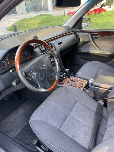 Mercedes E 240-9