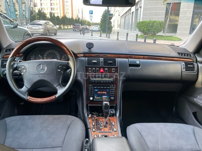 Mercedes E 240-10