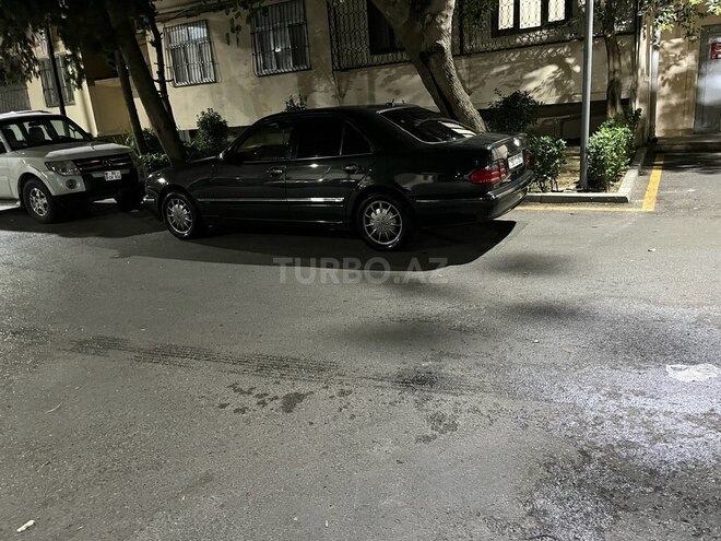 Mercedes E 240-8