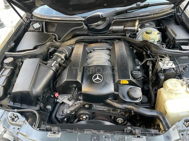 Mercedes E 240-17