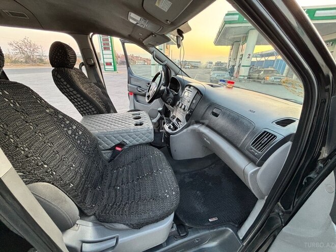 Hyundai H-1-9