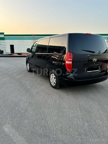 Hyundai H-1-2
