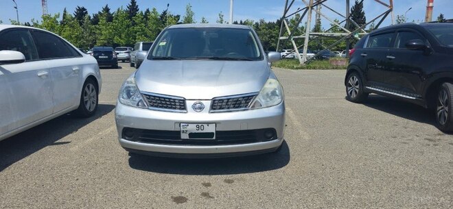 Nissan Tiida-1