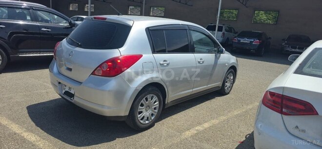 Nissan Tiida-6
