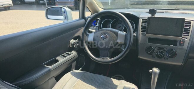 Nissan Tiida-9