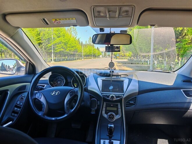 Hyundai Avante-5