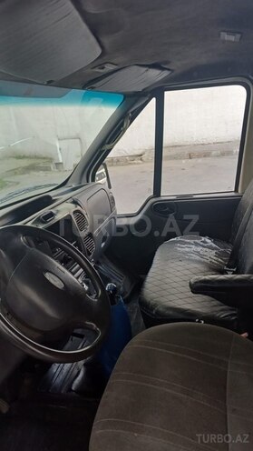 Ford Transit-10