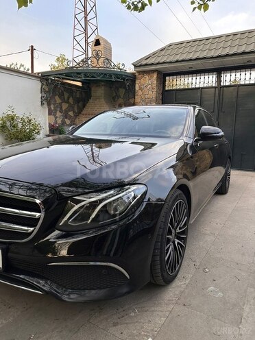 Mercedes E 200 d-3