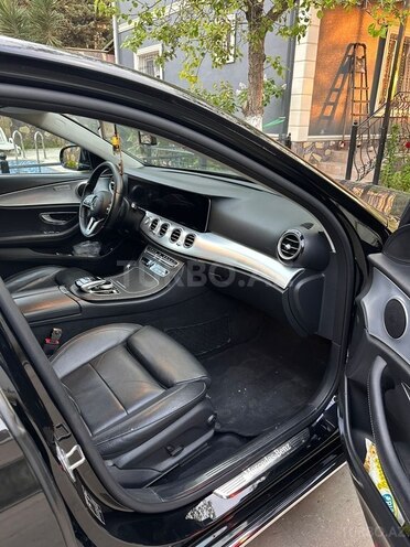 Mercedes E 200 d-6