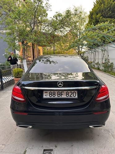 Mercedes E 200 d-2