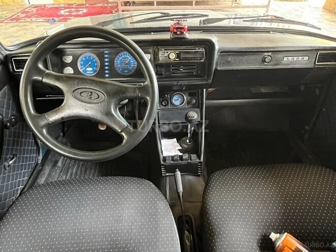 LADA (VAZ) 2107-2