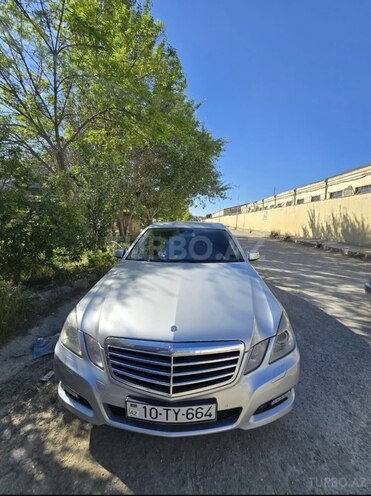 Mercedes E 220-2