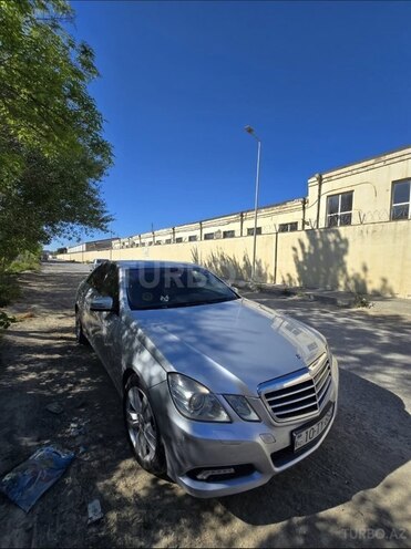 Mercedes E 220-1
